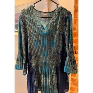 Women’s Tunic Top NWT 💙